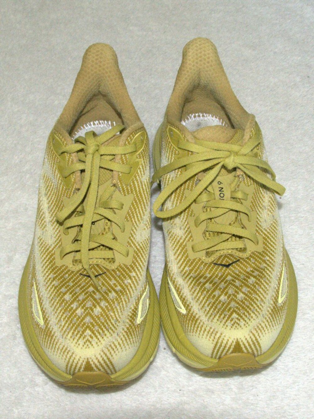 Hoka Clifton 9 Running Sneakers in the Golden Lichen Women's sz 8.5B w/o insole